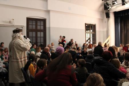 dedek Mraz in nagajiva vila, dec 2023, foto JSKD OI Trebnje (5)